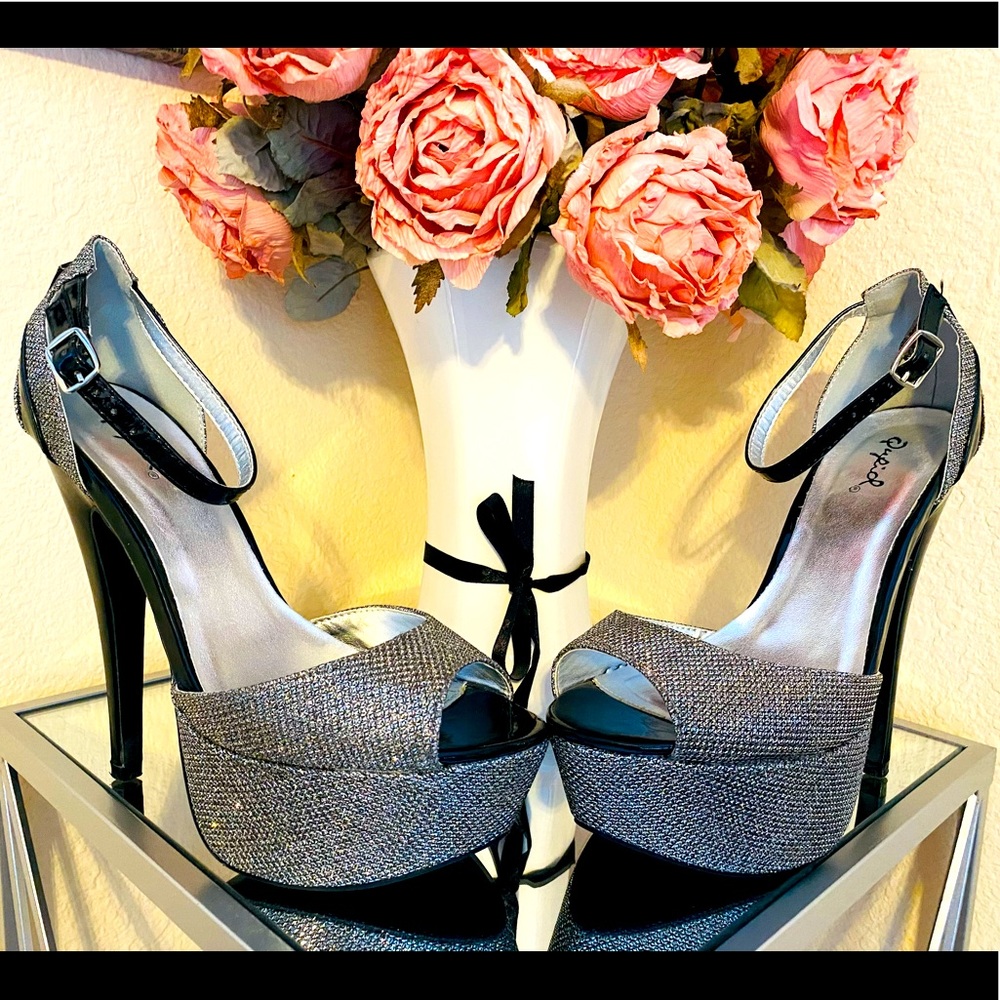 Qupid silver & black platform heels
